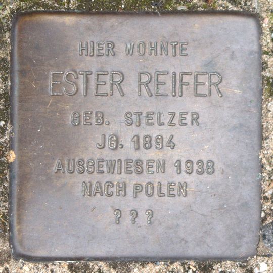 Stolperstein dedicated to Ester Reifer