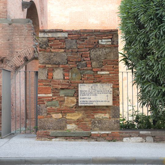 Lastra Vittime Bombardamenti messa nel 1948 a Porta a Mare