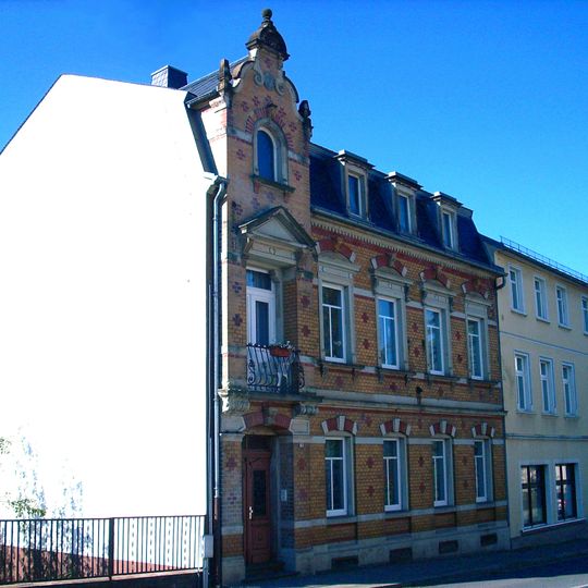 Wohnhaus in halboffener Bebauung Bischofswerdaer Straße 4