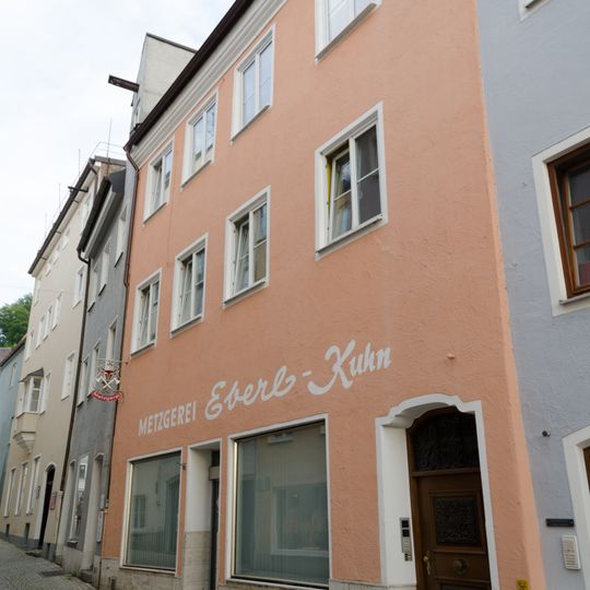 Wohn- und Geschäftshaus