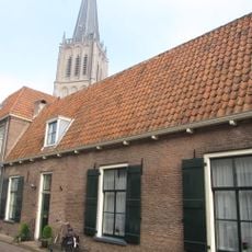 Pand met gave empire gevel van begane-grond met kap