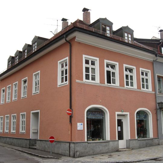 Wohn- und Geschäftshaus