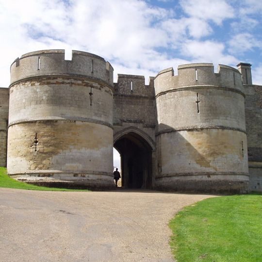 Curtain Wall, Gates And Gatepiers Attached To And Approximately 50 Metres North And West Of Rockingham Castle