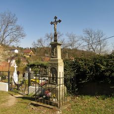 Kříž ve Stražisku u hřbitova