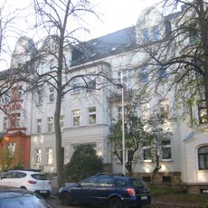 Mietshaus in geschlossener Bebauung mit Vorgarten Reineckerstraße 70