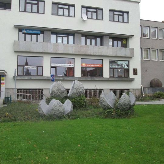 Plastika v Blatné v třídě J. P. Koubka