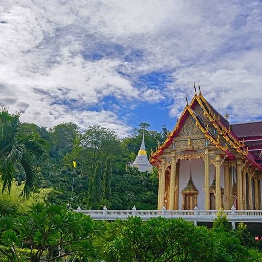 Wat Charoen Tham