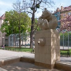 "Bärenbrunnen" von Franz Barwig dem Jüngeren, Dr.-Karl-Landsteiner-Park, Vienna
