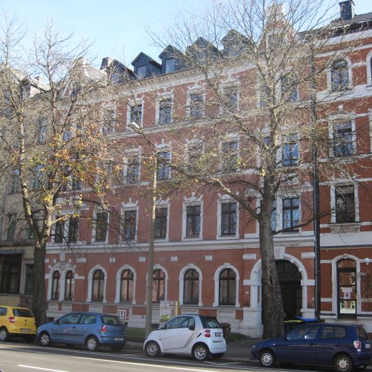 Mietshaus in geschlossener Bebauung mit Vorgarten Blankenauer Straße 6