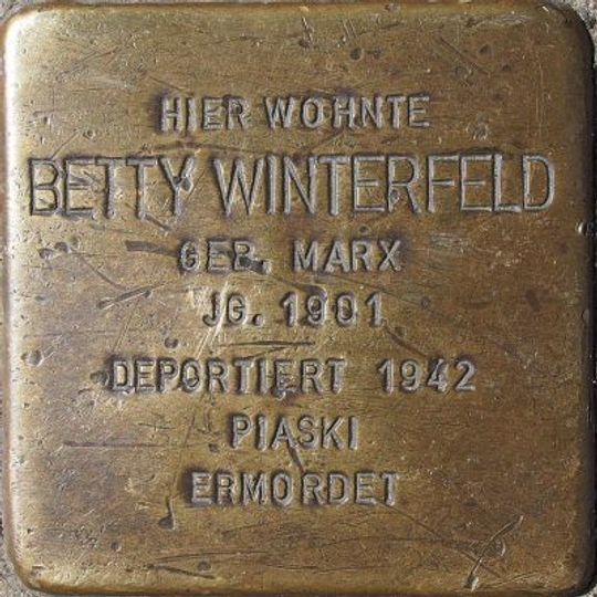 Stolperstein en memoria de Betty Winterfeld