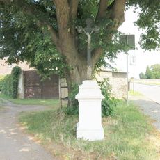 Kříž na rozcestí v severní části Vliněvsi