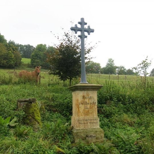 Kříž na bývalém hřbitově v Horním Chlumu