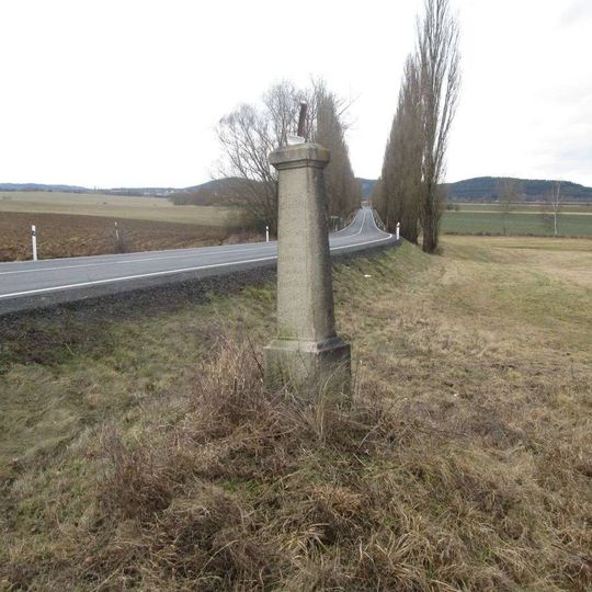 Kříž u křižovatky jihozápadně od Křakova