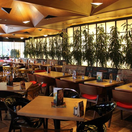 Happy Bar & Grill