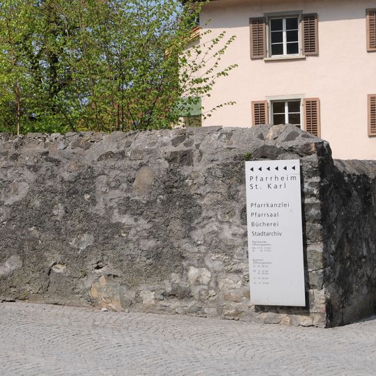 Mauer des Pfarrgartens