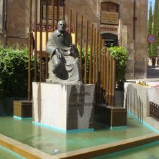 Monumento al maestro Salinas