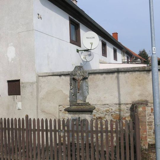 Kříž u domu 34 v ulici Jana Švermy v Droužkovicích