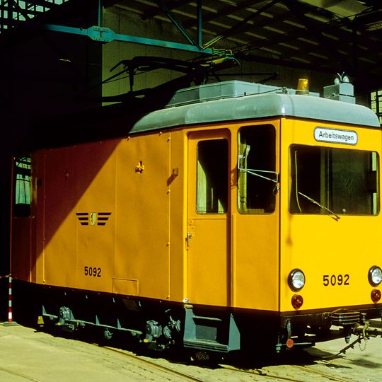 Historischer Straßenbahnwagen Georg-Schumann-Straße 244–246
