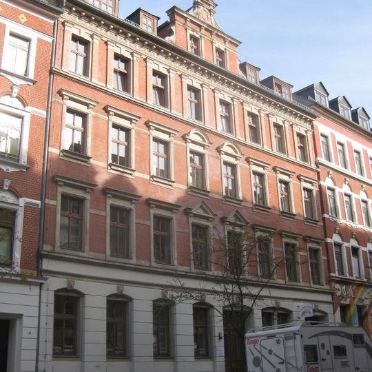 Mietshaus in geschlossener Bebauung Ludwig-Kirsch-Straße 13