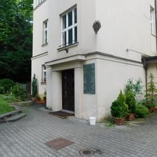 Pamětní deska odbojové organizace Předvoj na Smíchově