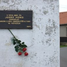 Pamětní deska umučeného STB v Křekovicích