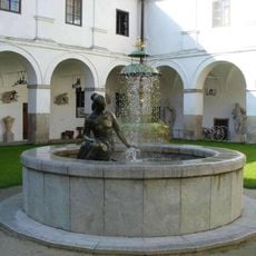 Kašna na nádvoří zámku v Jindřichově Hradci