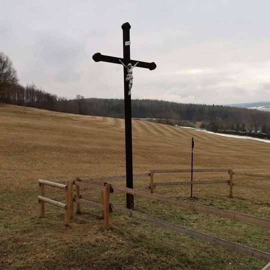 Kříž mezi Hvozdcem a Mrtníkem