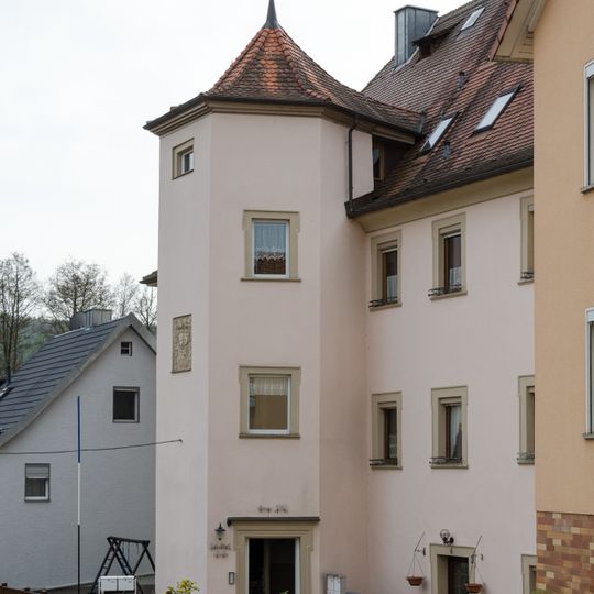 Ehemals Schloss, heute Doppelwohnhaus