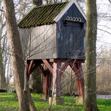 Breedenborg, houten duivenslag