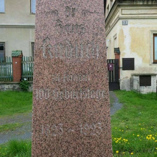 Kudlichův pomník na návsi v Lelově