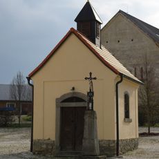 Kříž u kaple v Sedlečku