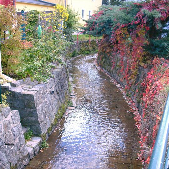Uferbefestigung der Pulsnitz mit Granitstegen Schulstraße