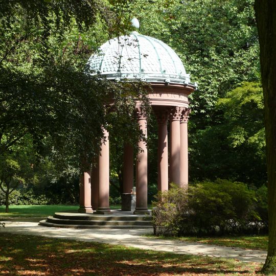 Kaiserin-Auguste-Viktoria-Brunnen