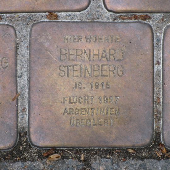 Stolperstein en memoria de Bernhard Steinberg