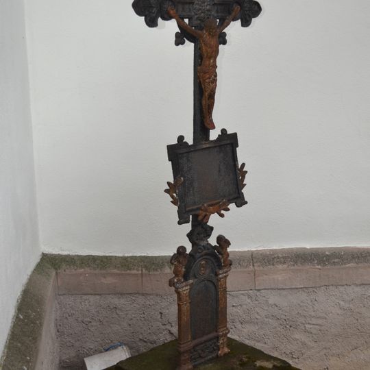 Kostol Narodenia Panny Márie, kríž