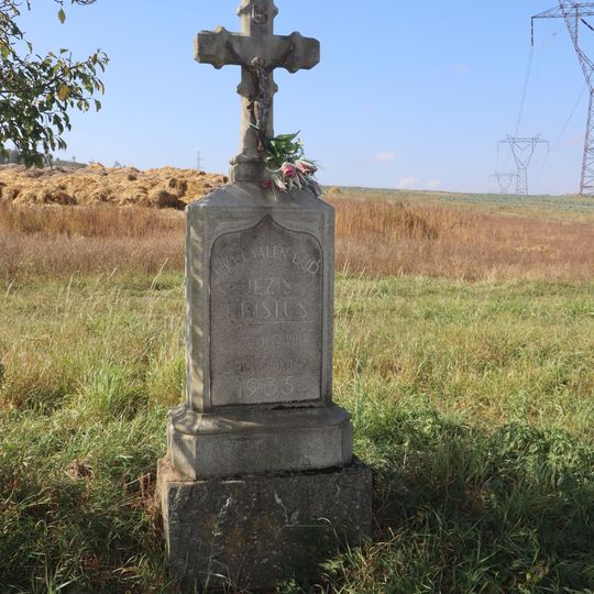 Kříž jižně od Loukovic