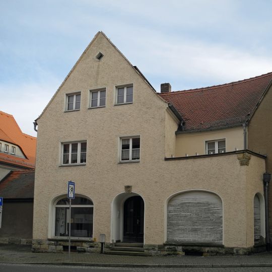 Wohnhaus in geschlossener Bebauung, baulich verbunden mit Antonstraße 1 Burgstraße 10a