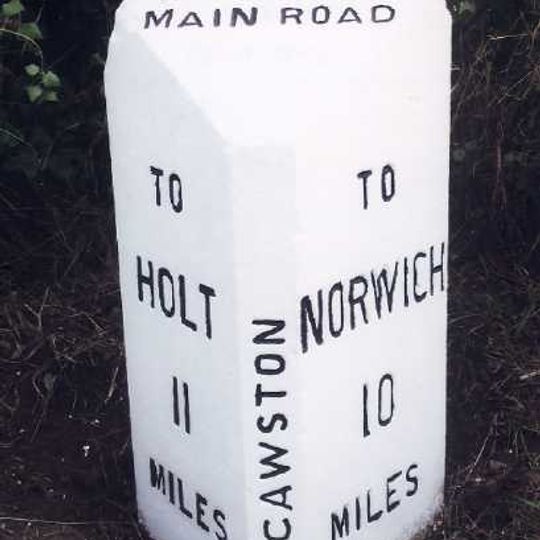 Milepost, c.100yds S of NT Memorial Stone