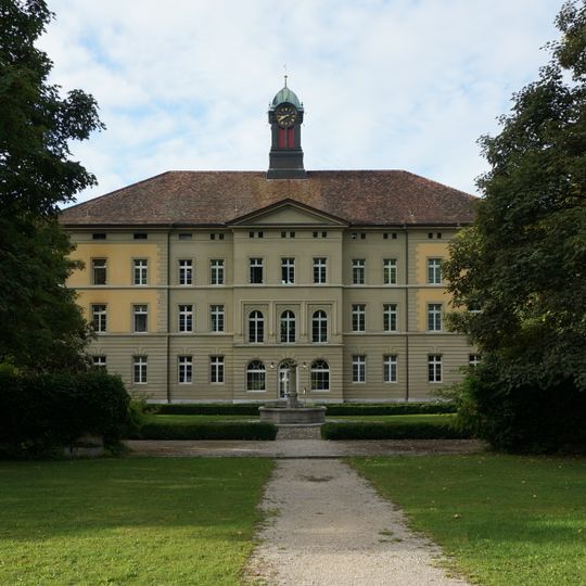 Hofbrunnen Zentralgebäude Waldau