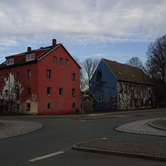 Mühle mit drei Gebäuden sowie zwei Toren zwischen den Gebäuden Bornaer Straße 176