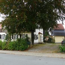 Villa (Rabensteiner Straße 3) mit Nebengebäude (Röhrsdorfer Straße 2a) Rabensteiner Straße (Grüna) 3