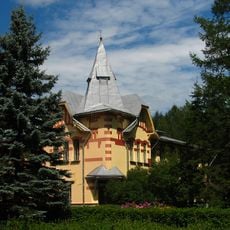 Будынак былой земляробчай школы, Лужасна