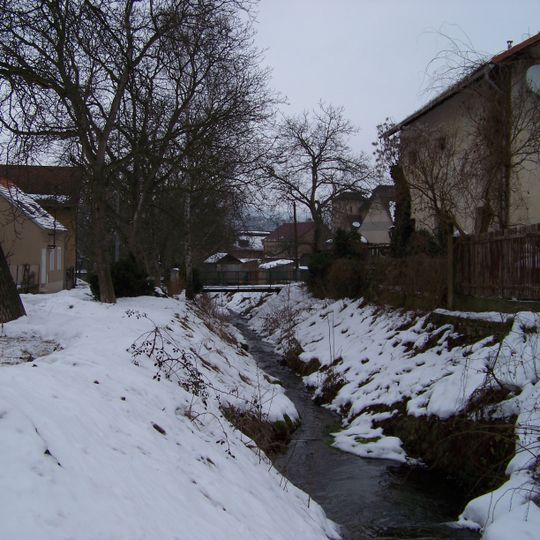 Lávka Spojovací ulice přes Nezabudický potok