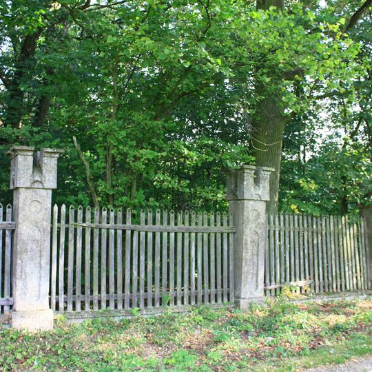 Ogrodzenie z 5 bramami