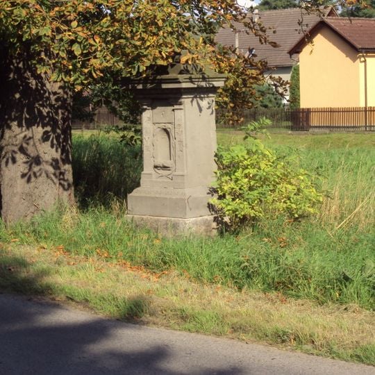 Kříž naproti domů 8 a 9 v Božíkově