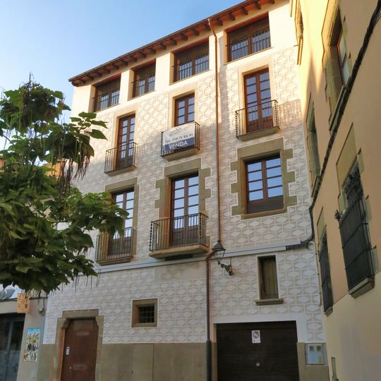 Building in carrer de les Basses, 5