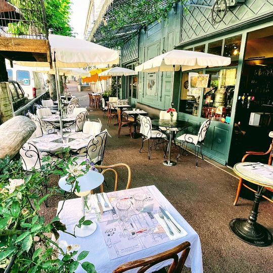 Chez l'Oncle Jules