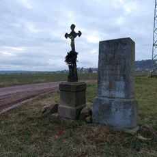 Kříž u polní cesty z Třenice do Drozdova