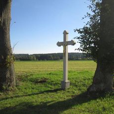 Kříž v poli severně od Záhostic