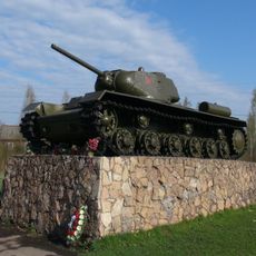 Танк «КВ», установленный в честь воинов-танкистов (Парфино)